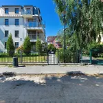 Apartment Charming In With Parking By Renters *