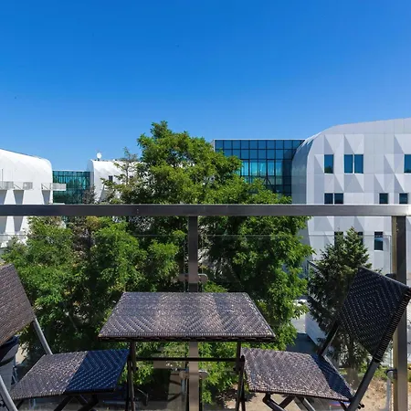 Apartment Charming In With Parking By Renters *