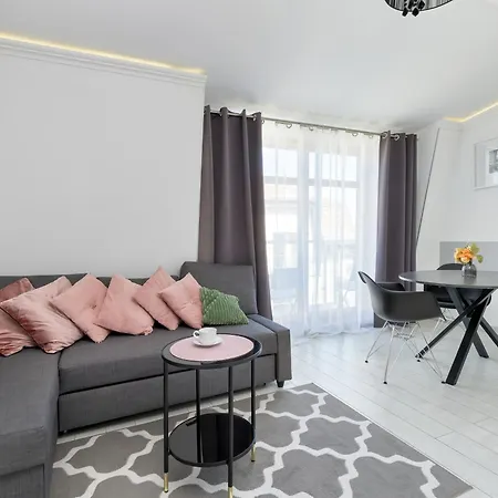 Charming In With Parking By Renters Sopot