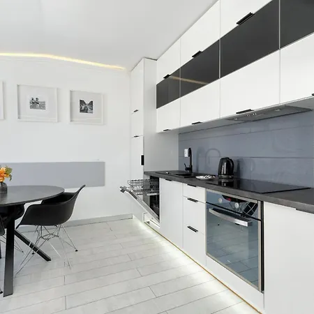 Charming In With Parking By Renters Appartement