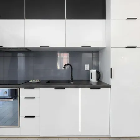 Charming In With Parking By Renters Appartamento