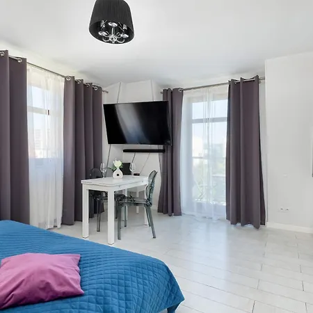 Charming In With Parking By Renters Apartmán
