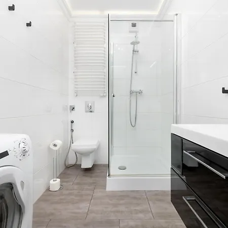 Charming In With Parking By Renters Apartmán *