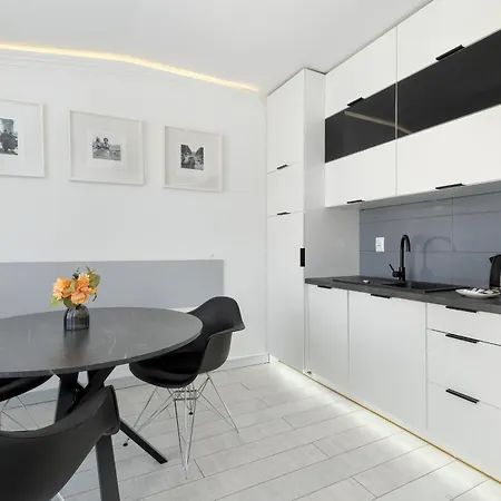 Charming In With Parking By Renters Sopot