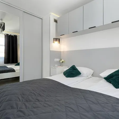 Charming In With Parking By Renters *
