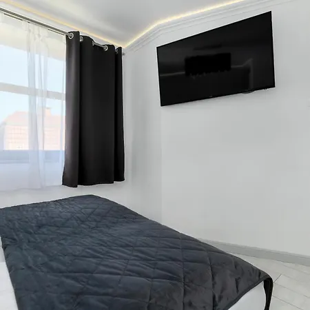 Charming In With Parking By Renters