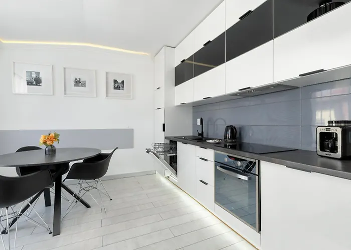 Charming In With Parking By Renters Appartamento