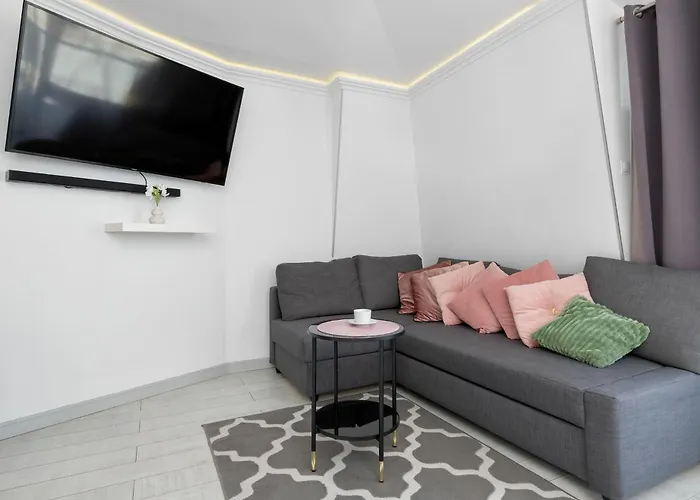 Charming In With Parking By Renters Appartamento *